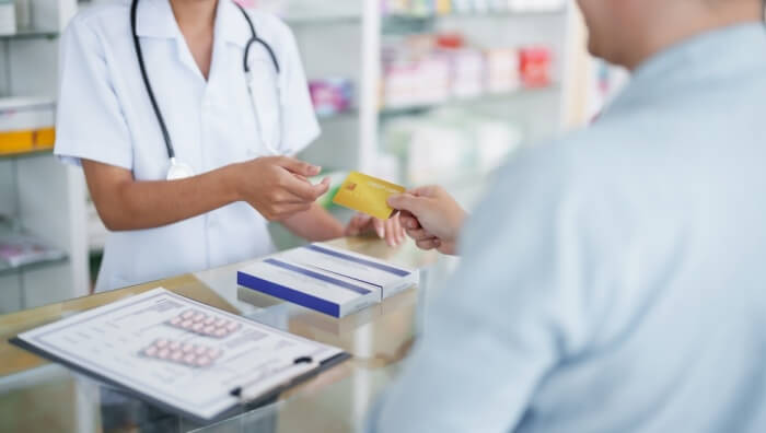 วิธีประหยัดเงินค่ายา ที่สั่งโดยแพทย์ร้านขายยา 1